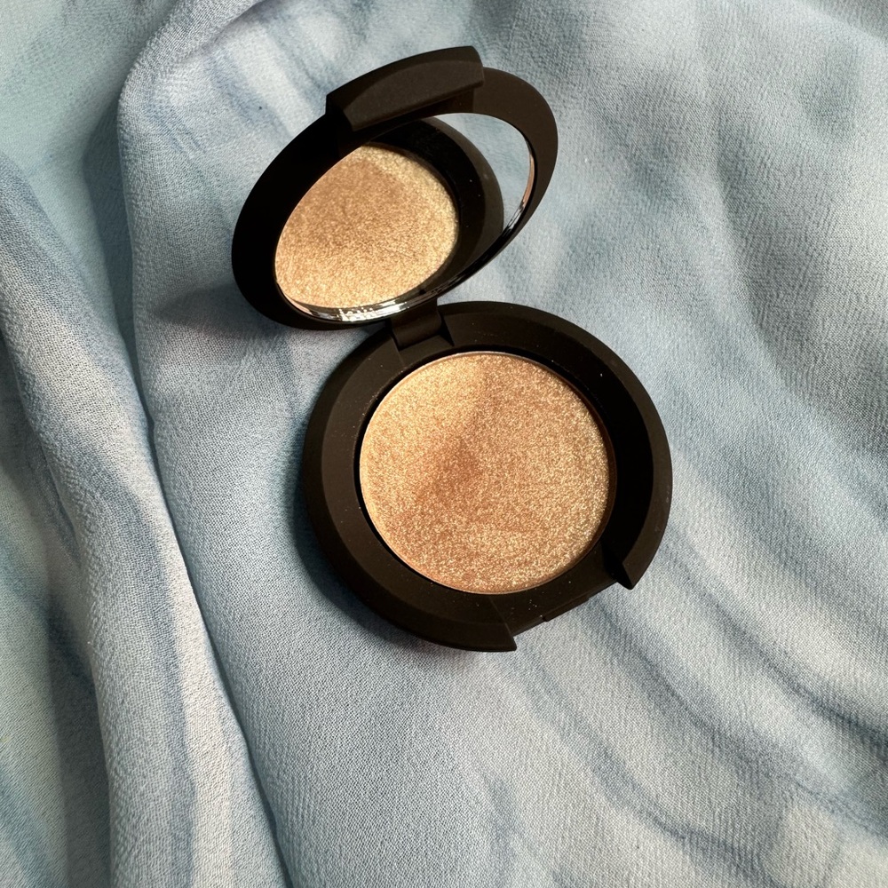 Becca Champagne Pop Shimmering Gold Highlighter Prefector